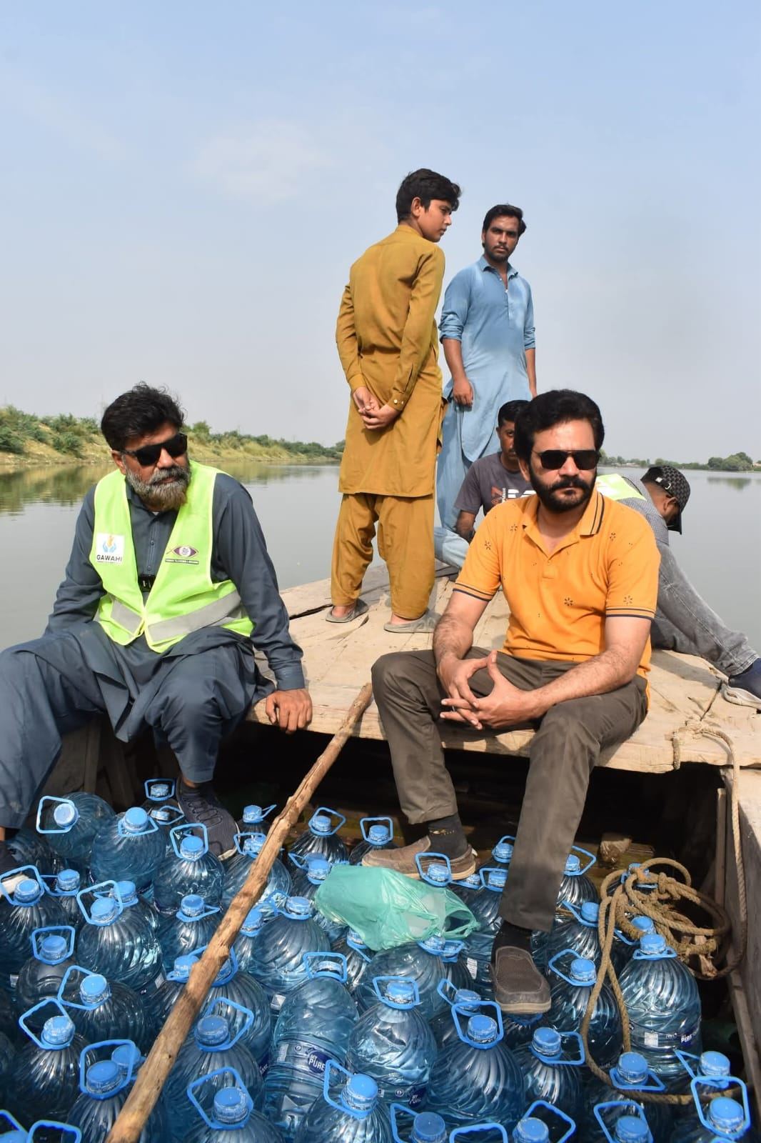 ZDO team delivering relief by boat during floods in Dadu
