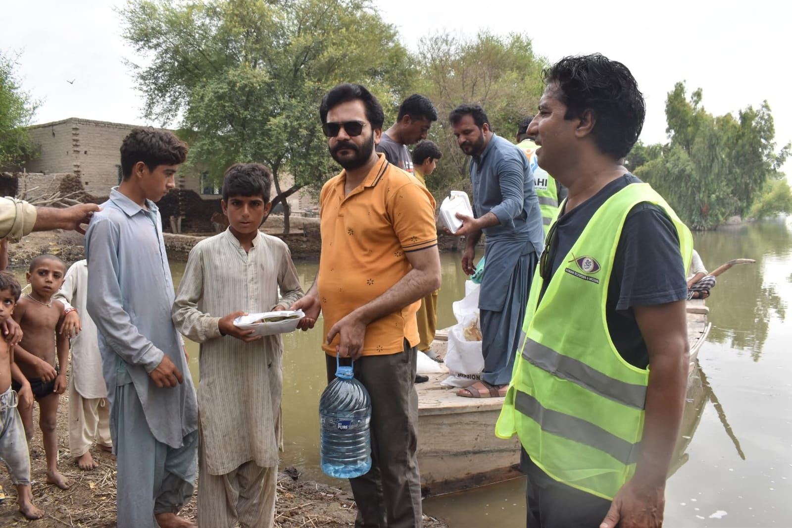 ZDO volunteers assisting during flood relief
